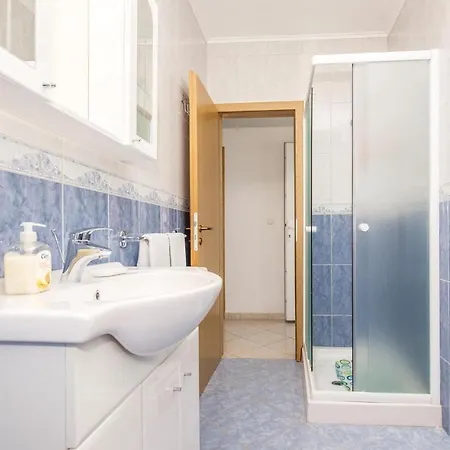 Apartmán 1 Bedroom Front In Šmrika