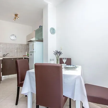 1 Bedroom Front In Apartmán Šmrika