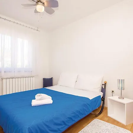 Apartmán 1 Bedroom Front In Šmrika