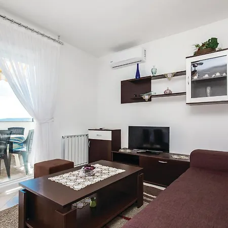 1 Bedroom Front In