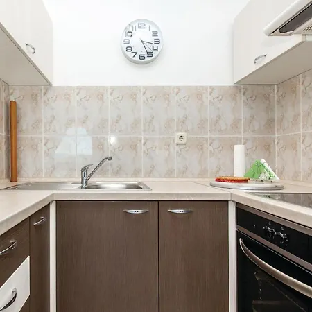 1 Bedroom Front In * Šmrika