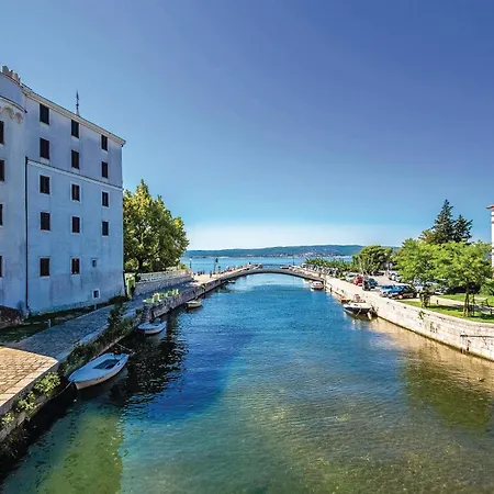 1 Bedroom Front In * Šmrika