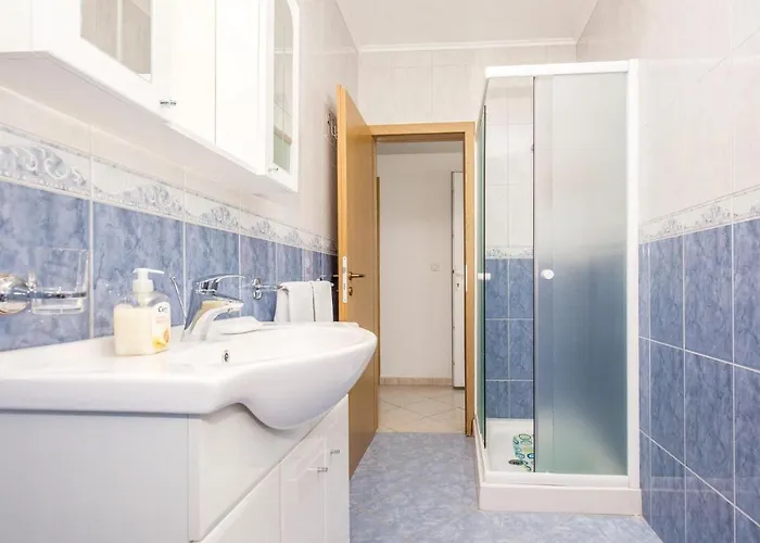 Apartamento 1 Bedroom Amazing In Šmrika