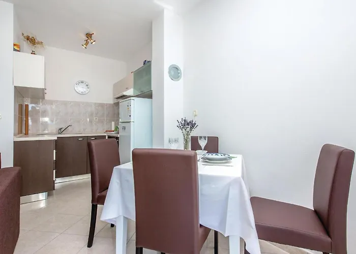 1 Bedroom Amazing In Apartment Smrika