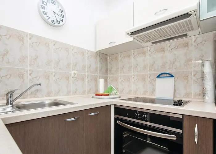 1 Bedroom Amazing In Apartment Smrika